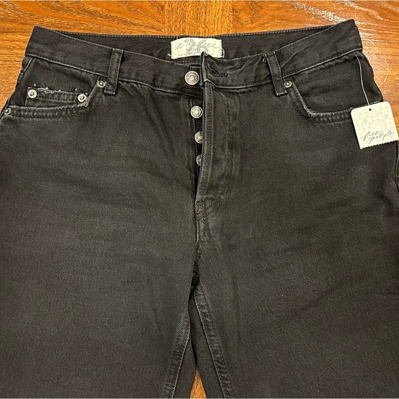NWT Free People Maggie Mid-Rise Straight Leg Jean, Washed Black, Size 26 - Picture 4 of 11